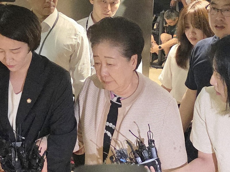 宿泊はスイート、化粧品はシャネル」 旧統一教会「真のお母様」とは