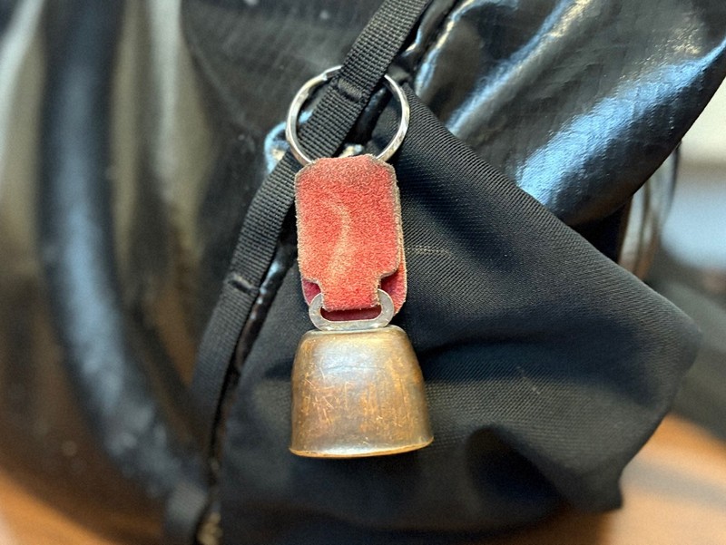 クマ鈴は有効だが「無敵」ではない 遭遇防ぐために知るべき生態は