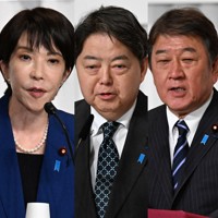 自民党総裁選に立候補した（右から）小林鷹之元経済安全保障担当相、茂木敏充前幹事長、林芳正官房長官、高市早苗前経済安全保障担当相、小泉進次郎農相＝同党本部で、平田明浩撮影