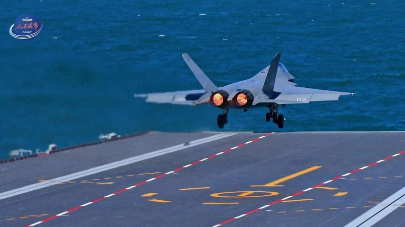 中国の新型空母、電磁カタパルトを使った発艦訓練に初成功 [写真特集1