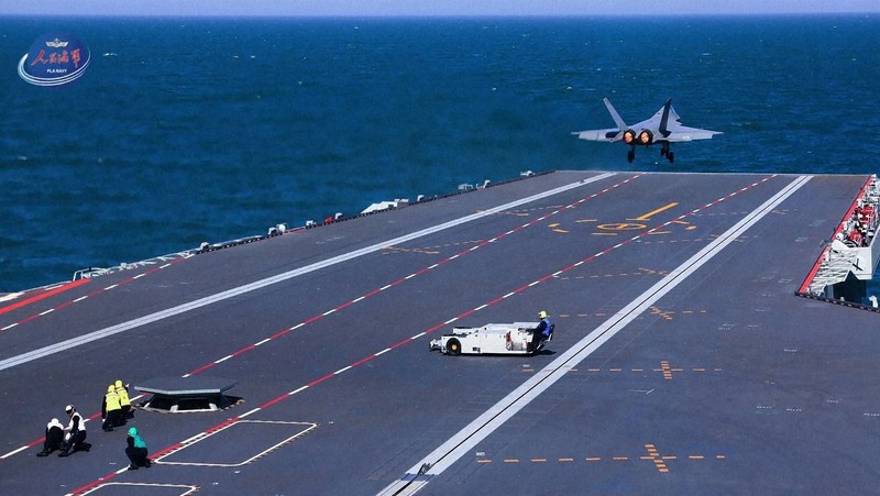 中国の新型空母、電磁カタパルトを使った発艦訓練に初成功 [写真特集1