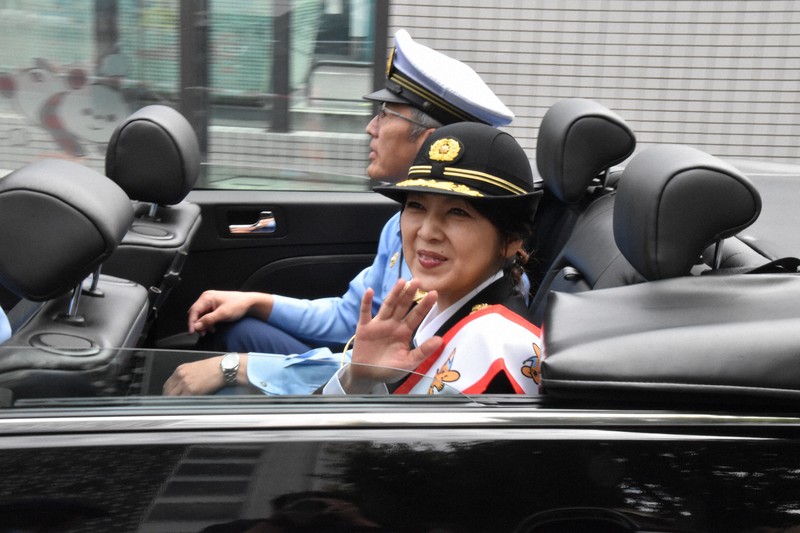 飯島直子さんが一日上野署長 電動キックスケーターの適切利用訴え