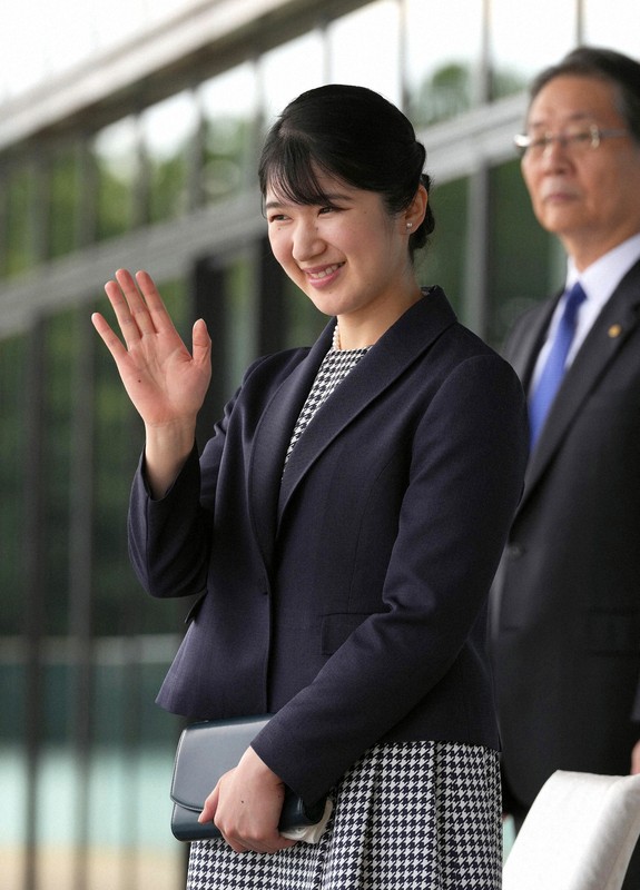 天皇、皇后両陛下の長女愛子さまが「第50回愛馬の日」にご出席 [写真