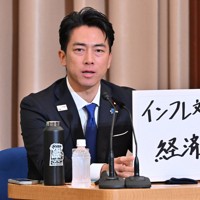 自民党総裁選の立候補者討論会で主張を述べる小泉進次郎農相＝東京都千代田区の日本記者クラブで2025年9月24日午後1時10分、平川義之撮影