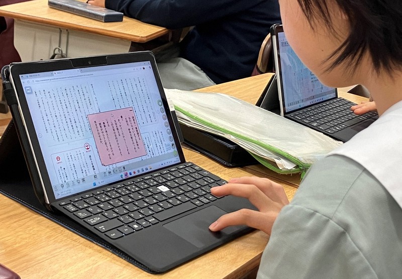こっそり他のサイト閲覧も デジタル教科書で現場に広がる期待と不安