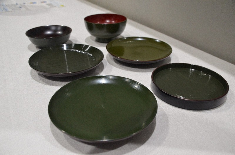 失われた「深緑」復元 会津漆器の「青光塗」 研究チームが試作品 職人