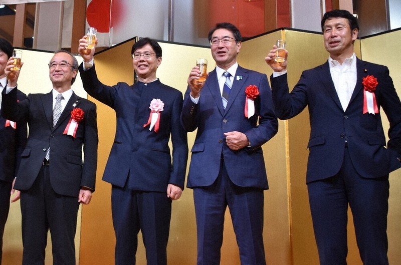 中国建国76周年、新潟で200人交流 ／新潟 | 毎日新聞