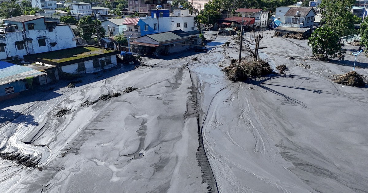 台風18号で洪水の台湾 泥の中で捜索続く 日本からの支援も開始 | 毎日新聞
