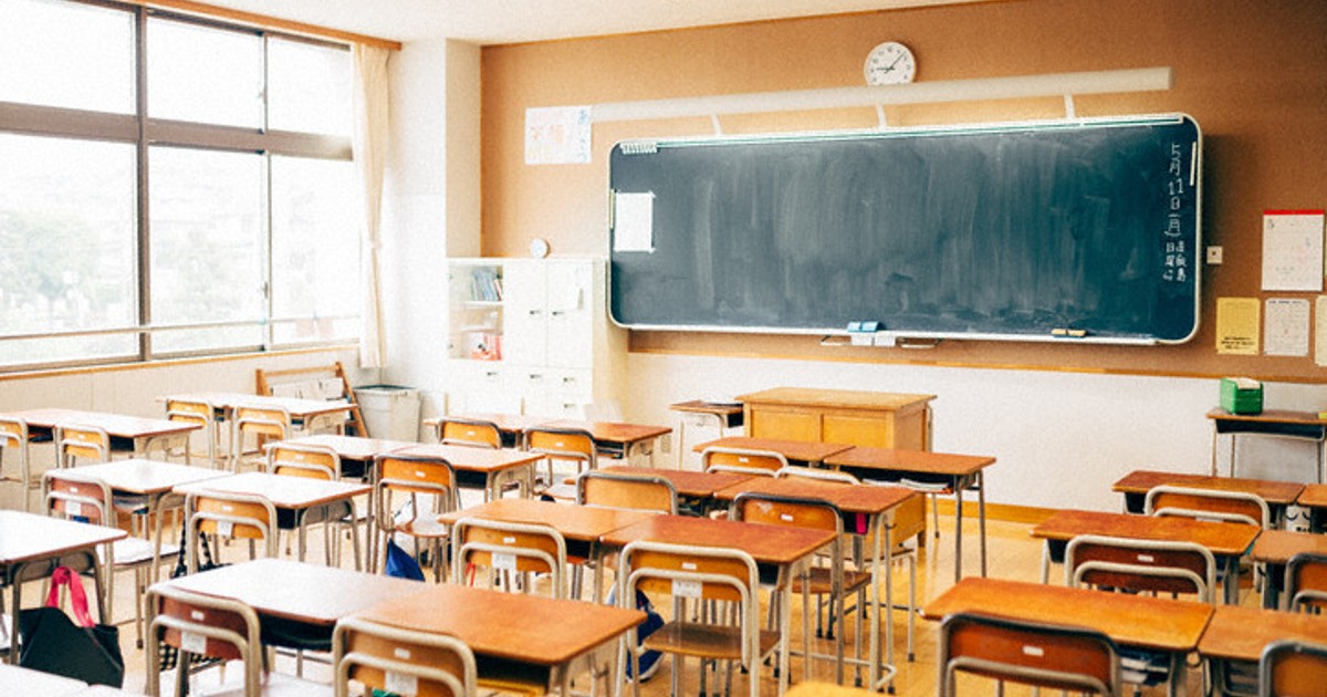 Assistant teacher in Fukuoka Pref. put on leave over suspected fake teaching license