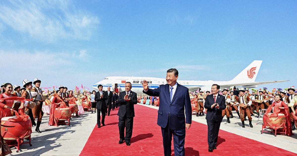 中国：成立式典に習氏、最高指導者で初 中国・ウイグル自治区 | 毎日新聞