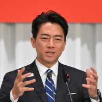 自民党総裁選の共同記者会見に臨む小泉進次郎農相＝同党本部で2025年9月23日午前10時17分、手塚耕一郎撮影