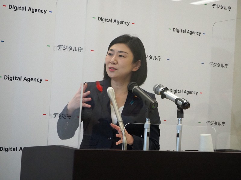 小泉陣営・牧島かれん氏、広報班長を辞任 「やらせコメント」問題