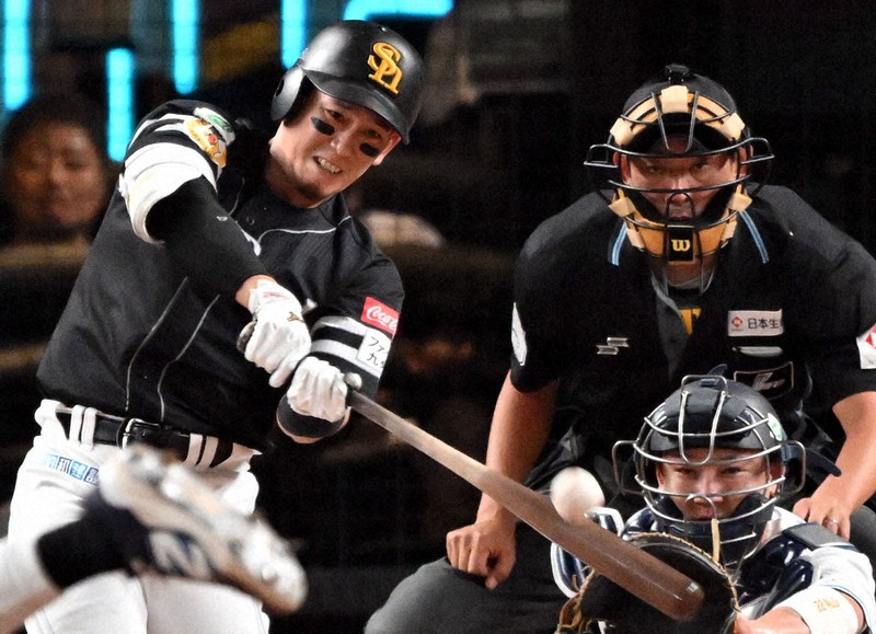 連覇のソフトバンク 栗原陵矢が勝ち越しの一打 「みんなで勝ちを