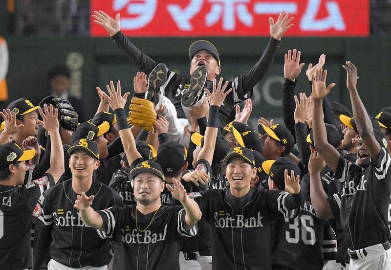ソフトバンクがリーグ優勝 これまでの胴上げを振り返る [写真特集1/12