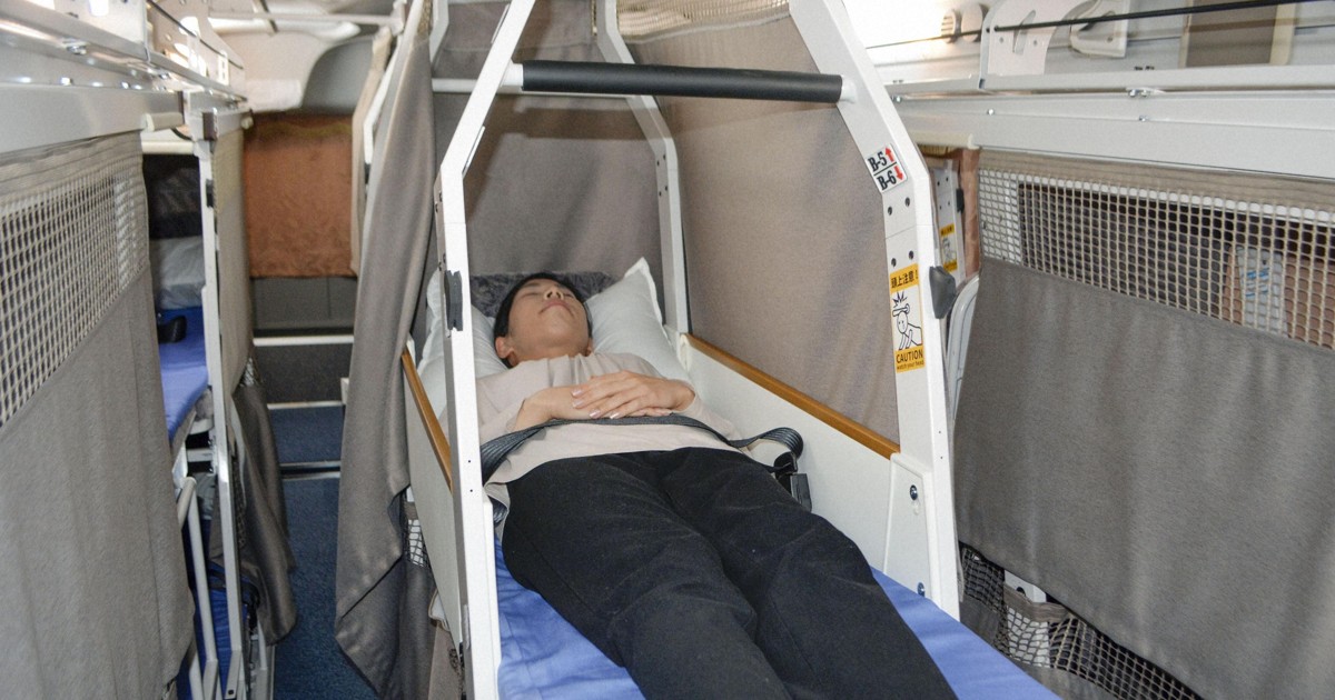 Bus company introduces Japan's 1st service with lie-flat seats