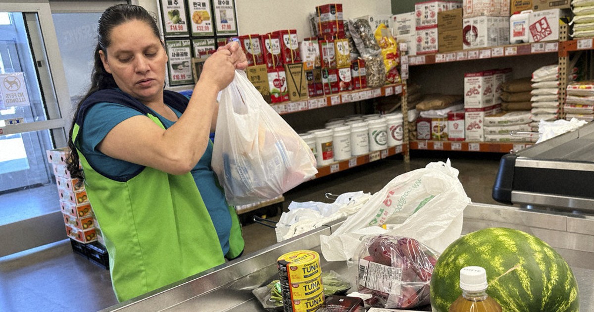 US Fed's favored inflation gauge accelerates slightly in August