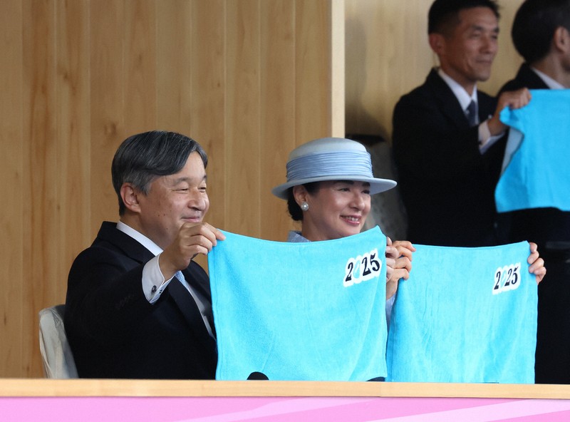 天皇、皇后両陛下が滋賀の国民スポーツ大会・総合開会式に出席 [写真