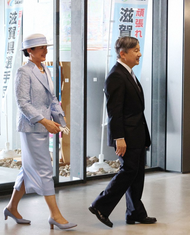 天皇、皇后両陛下が滋賀の国民スポーツ大会・総合開会式に出席 [写真