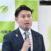 日本維新の会の斎藤アレックス政調会長＝8月、大阪市中央区（共同）