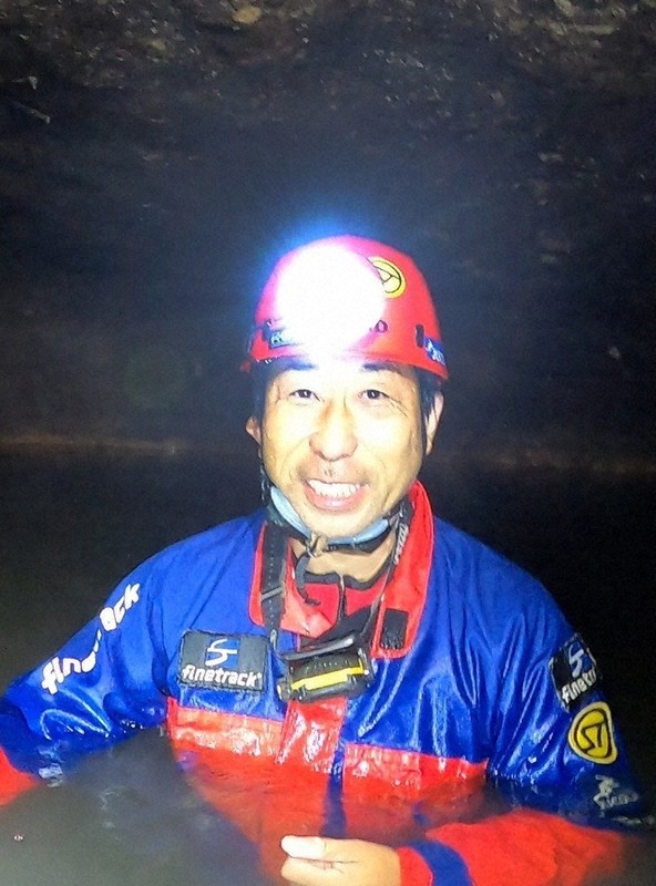 洞窟探検家の吉田勝次さん＝本人提供