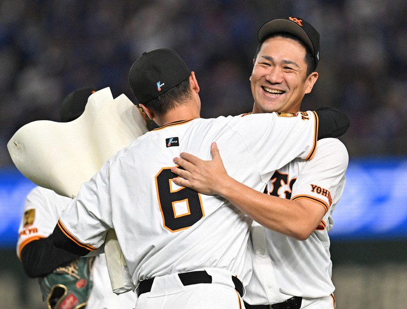 プロ野球 巨人－中日 巨人・田中将大が日米200勝を達成 [写真特集10/18