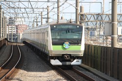 埼京線開業40周年の記念列車。開業当時は山手線と同じうぐいす色のラインカラーだった＝記事中の写真はすべて筆者撮影