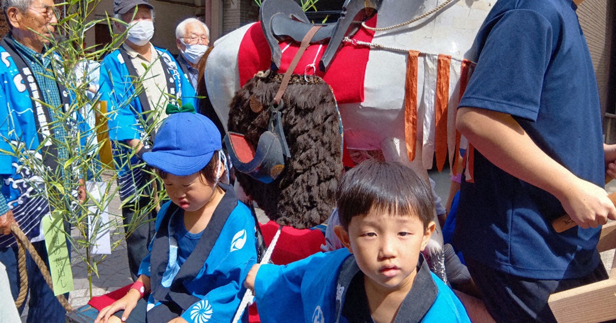 白い木馬に健康願い 「八朔の馬出し」に300人参加 福山 ／広島 | 毎日新聞