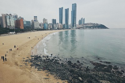 韓国南部・釜山の海辺＝2023年11月26日、日下部元美撮影