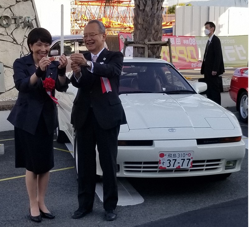 愛するものは、虎とスポーツカーと流行歌 高市早苗氏の素顔 | 毎日新聞
