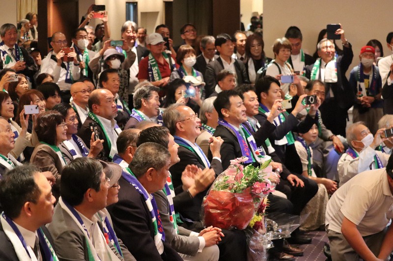 さなえコール」の大合唱 高市氏の地元支援者ら 自民総裁選 | 毎日新聞