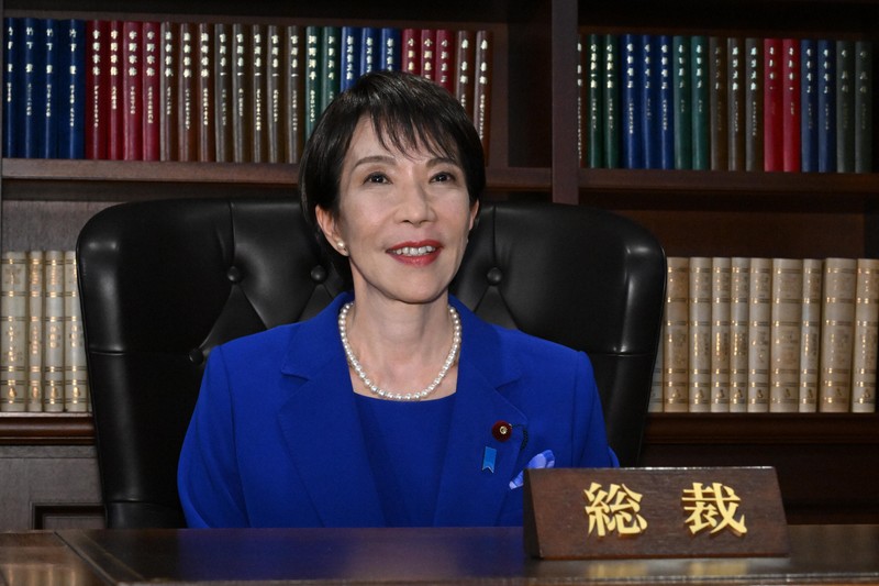 自民党の総裁室の椅子に座る高市早苗新総裁＝同党本部で2025年10月4日午後7時2分、渡部直樹撮影