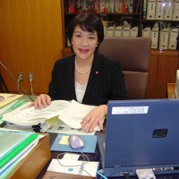 高市早苗・内閣府特命担当相＝2006年12月
