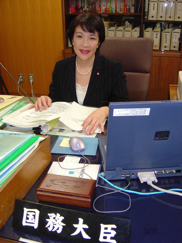高市早苗・内閣府特命担当相＝2006年12月