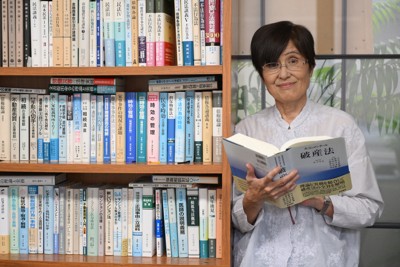 在籍する浦和ふたば法律事務所で取材に応じた今泉千晶弁護士＝さいたま市浦和区で2025年9月4日、内藤絵美撮影