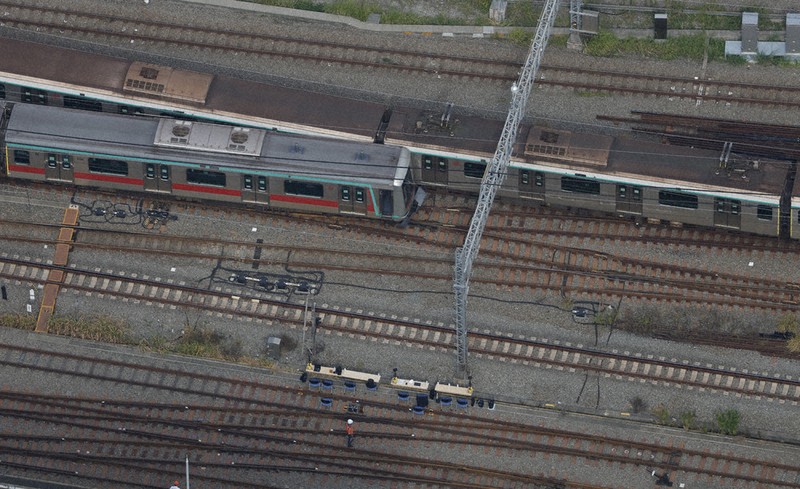 川崎・田園都市線衝突 「帰宅困難」混乱続く 再開めど立たず ／神奈川