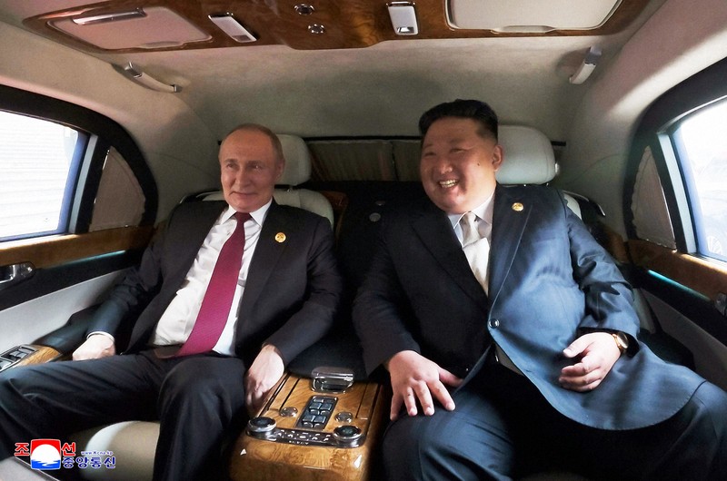 金正恩氏「私の一番親しいプーチン同志」 露大統領誕生日に祝電 | 毎日新聞