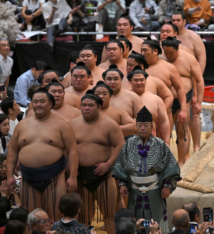 平安時代の「古式大相撲」を再現 日本相撲協会設立100周年 [写真特集1