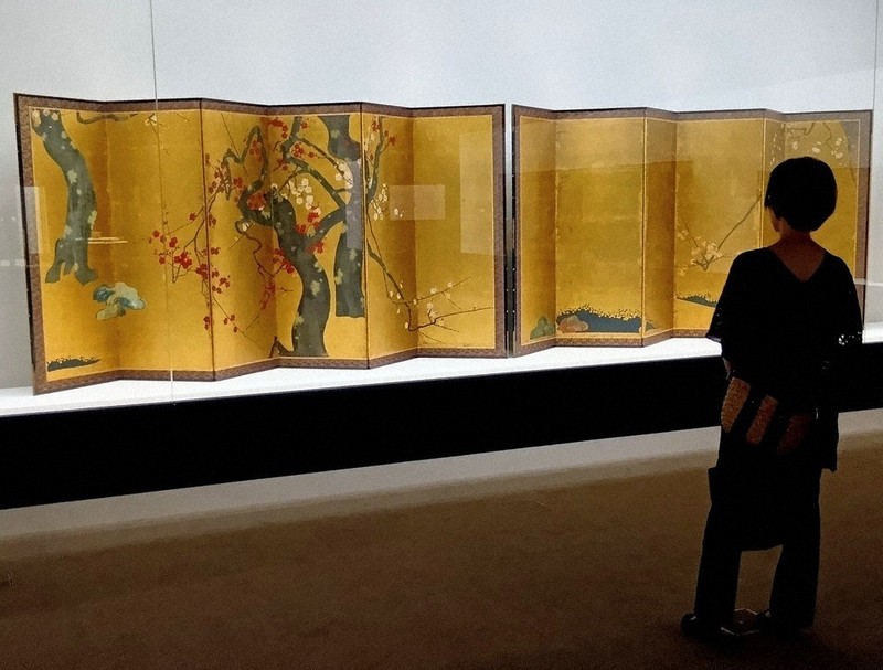 静と動」紅白梅図屏風 「琳派の系譜」展 門司・出光美術館 ／福岡