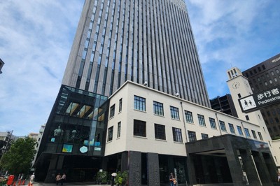 川崎市展開行政代執行,開始移除水沒遊覽船