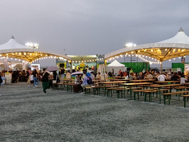 万博客狙った兵庫県の夜市 県内客の多さに斎藤知事「時間帯も」 | 毎日新聞