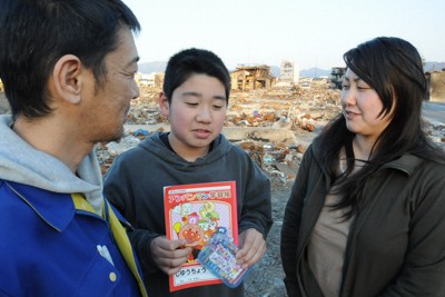 東日本大震災：学用品そろえ娘の帰り待つ 両親「抱きしめたい」 岩手