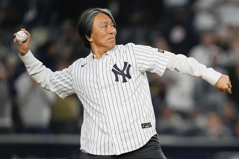 松井秀喜さん、ニューヨークで始球式 地区シリーズ第4戦 | 毎日新聞