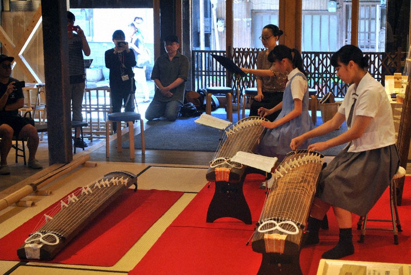 街包む優しい音色 福山琴 伝統的工芸品指定40年 「身近に感じて」 若手 