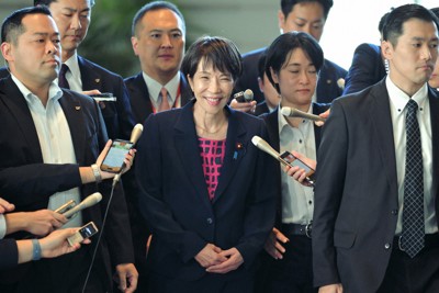公明党との党首会談を前に、石破茂首相に会うため首相官邸に入る自民党の高市早苗総裁＝東京都千代田区で2025年10月10日午前11時39分、手塚耕一郎撮影
