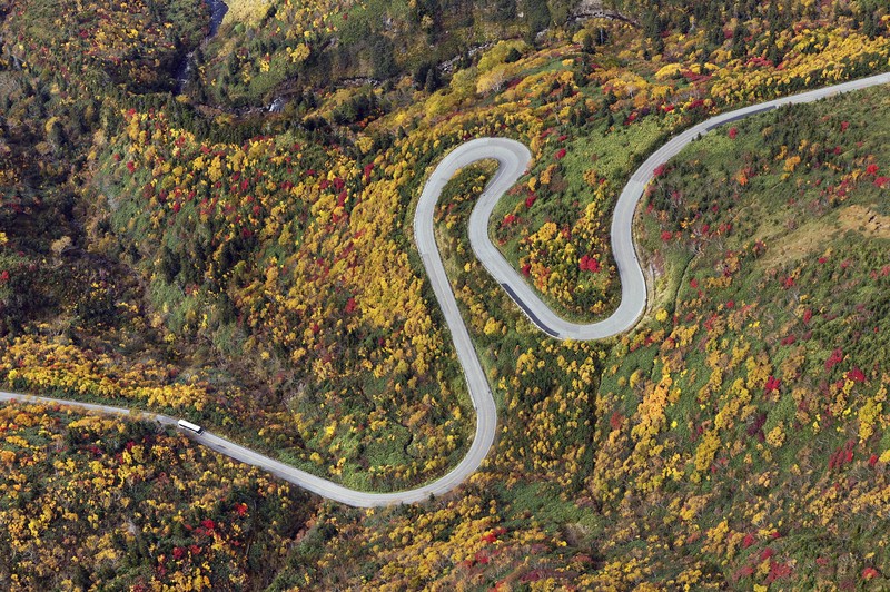 北アルプス・立山連峰の紅葉見ごろ　寒暖差で例年より色鮮やかに