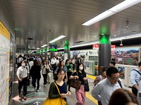 The Hommachi Station platform on Osaka Metro's Chuo Line is seen in the city's Chuo Ward, Sept. 30, 2025, when less than two weeks remained until the end of the Expo. The flow of people was smooth for a weekday morning. (Mainichi/Tatsuya Naganuma)