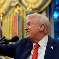 トランプ米大統領＝ワシントンのホワイトハウスで2025年10月10日、ロイター