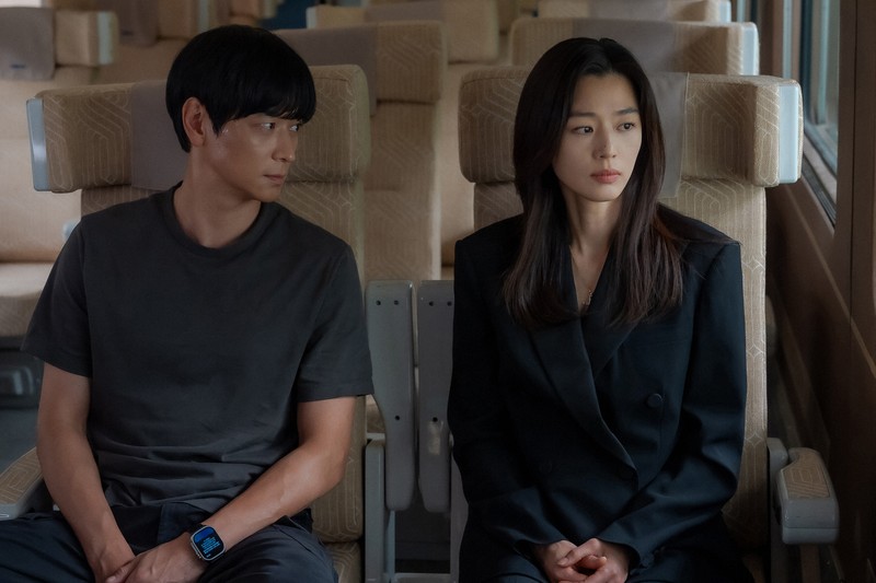 オンラインの森：チョン・ジヒョン×カン・ドンウォン 究極の愛と政治