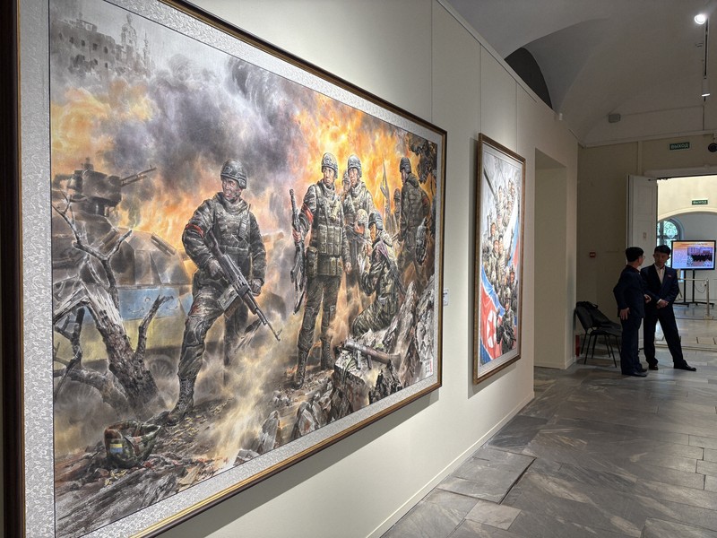 露で相次ぐ「北朝鮮推し」の動き 戦争絵画の美術展、記念像の建立も