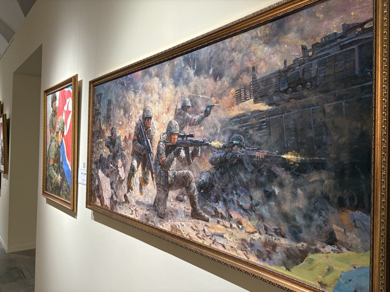 露で相次ぐ「北朝鮮推し」の動き 戦争絵画の美術展、記念像の建立も